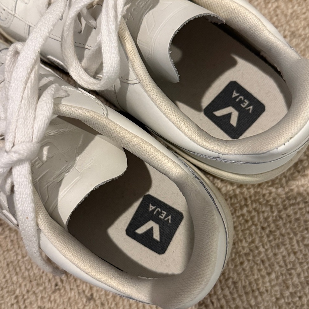Veja V-90 Women's White Sneakers Size 9 - Picture 5 of 10